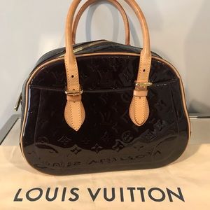 💯 % authentic Louis Vuitton handbag.